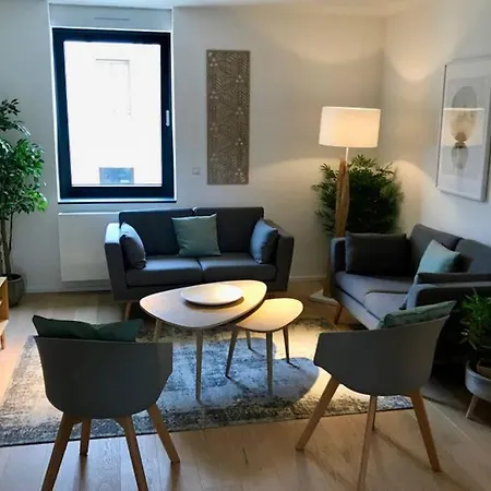 Modern 2 Bedrooms Luxury Flat